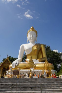 Chiang Mai Tayland Asya 'dan Doi Kham' ın çektiği Budist Tapınağı Wat Phra, Sony ILCE-7M4 ve Sony Lens FE 24-70mm F / 2.8 GM II ile fotoğraflanmıştır.