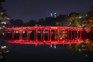 Kızıl Köprü ve Hanoi 'deki Hoan Kiem Gölü, Vietnam Asya