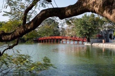 Kızıl Köprü ve Hanoi 'deki Hoan Kiem Gölü, Vietnam Asya