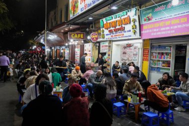 Vietnam 'ın eski mahallesindeki Vietnamlıların sosyal hayatı, Vietnam Asya' sındaki Hanoi 'nin dar kaldırımlarında yer alır.