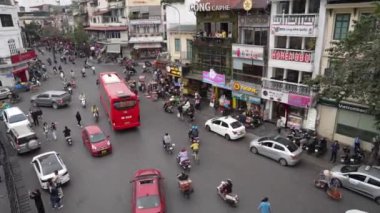 Vietnam Asya 'daki Hanoi' deki Eski Bölge 'nin günlük trafik kaosu.