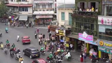 Vietnam Asya 'daki Hanoi' deki Eski Bölge 'nin günlük trafik kaosu.