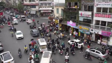 Vietnam Asya 'daki Hanoi' deki Eski Bölge 'nin günlük trafik kaosu.