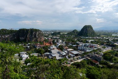 Da Nang, Vietnam Asya 'da Çevresindeki Şehir ve Doğa ile Büyüleyici Mermer Dağ Manzarası