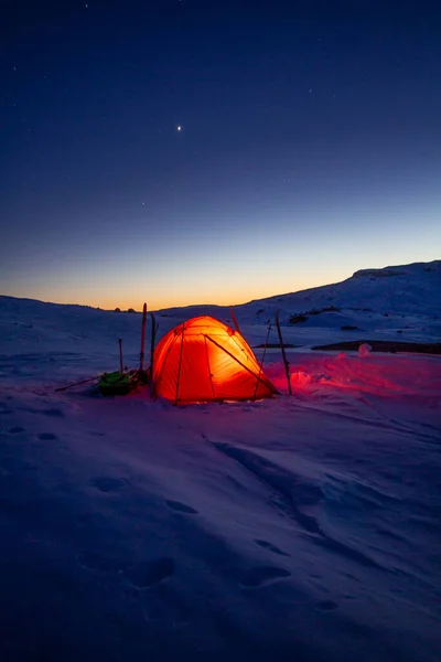Glühendes Zelt Der Winternacht — Stockfoto