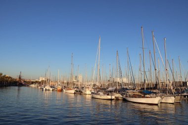 Günbatımında Port Vell, Barcelona, İspanya