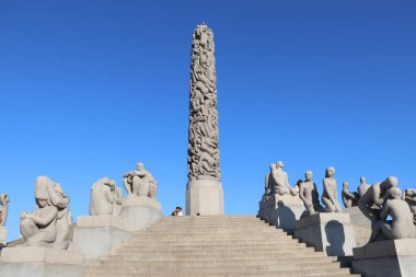 Norveç, Oslo 'daki Vigeland parkındaki Monolit heykel