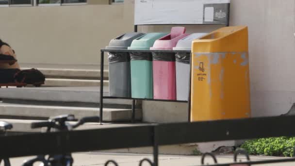 Viejas Papeleras Públicas Reciclaje Para Residuos Clasificados — Vídeos de Stock
