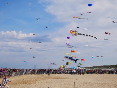 24 Arpil 2023 - Cervia-İtalya-Kite Festivali her yıl Emilia Romagna Cervia 'da düzenlendi