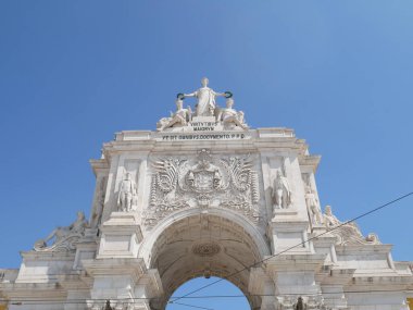 Lizbon 'da bulunan Rua Augustain Praca do comercio Triumphal kemerinin ayrıntıları, tagus nehrinin yakınında yer almaktadır ve Lizbon şehrinin başlıca turistik merkezlerinden biridir..