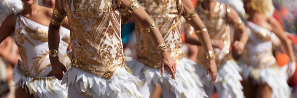 Groupe Danse Costumes Colorés Exécutant Une Danse Traditionnelle Dans Cadre — Photo