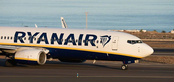 スペインのテネリフェ島2023年6月4日 テネリフェ島に課税中のRyanair Boeing 737 ライアンエアー Ryanair アイルランドの格安航空会社 ストック写真
