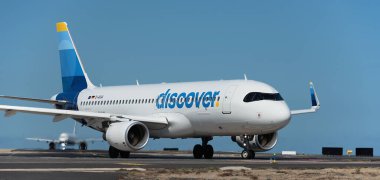 Tenerife, İspanya 2 Mayıs 2024. Discover Airlines Airbus A320-214. Tenerife 'de taksicilik yapan Discover Airlines uçağının görüntüsü