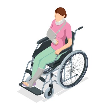 Kolu, boynu ve bacağı alçılı, tekerlekli sandalyede oturan bir kadın. Sosyal güvenlik ve sağlık sigortası kavramı. Alçıtaşı ve tasması olan biri..