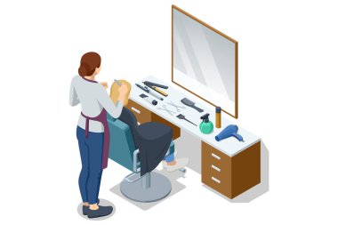 Bir berber, modern izometrik ayna istasyonunda bir müşterinin saçını makas, sprey ve lavaboyla keser. Bir kadın berber dükkanında kuaförden saç tıraşı oluyor.