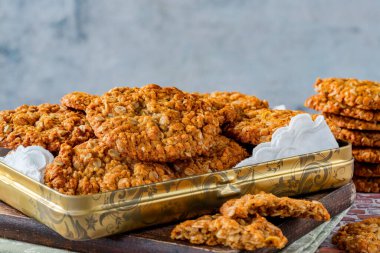 Anzak bisküvileri - geleneksel Avustralya yulaf ezmesi ve hindistan cevizi kurabiyeleri