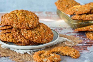 Anzak bisküvileri - geleneksel Avustralya yulaf ezmesi ve hindistan cevizi kurabiyeleri