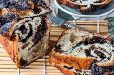 Çikolatalı babka. Çikolatalı geleneksel Yahudi çöreği.