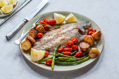 Patatesli limon, bebek domates ve kuşkonmaz.