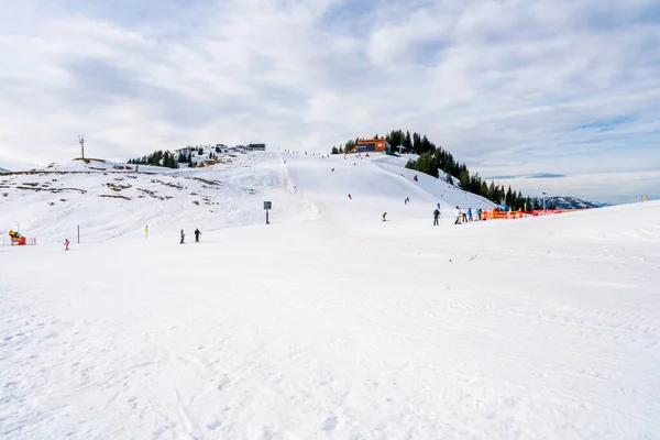 Kitzbuhel Austria January 2023 Skiers Enjoy Winter Sport Slopes Hahnenkamm — Fotografia de Stock