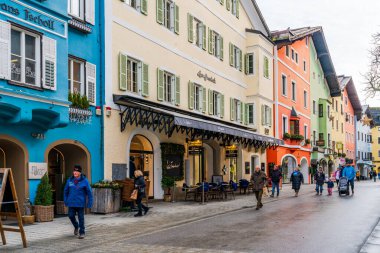 KITZBUHEL, AUSTRIA - JANUARY 11, 2023: Street view in Kitzbuhel, a small Alpine town. Upscale shops and cafes line the streets of its medieval center.