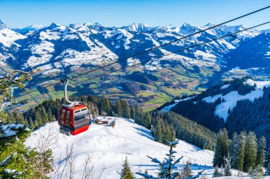 Hahnenkammbahn teleferiği Hahnenkamm Dağı, Kitzbuhel, Avusturya