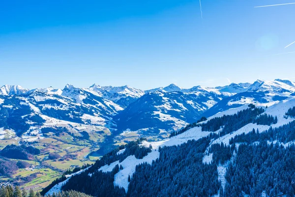 在奥地利的冬天 空中的雪景覆盖了阿尔卑斯山和Kitzbuhel — 图库照片