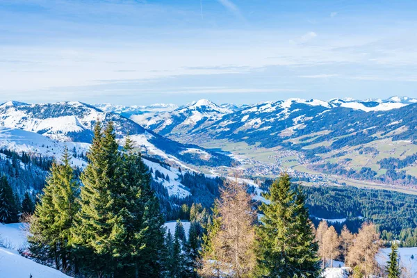 在奥地利的冬天 空中的雪景覆盖了阿尔卑斯山和Kitzbuhel — 图库照片