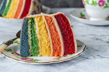 Çok katmanlı gökkuşağı pastası - tatlı öğleden sonra tatlı