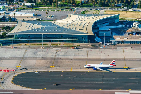 Gibraltar Reino Unido Marzo 2023 Avión British Airways Aterriza Aeropuerto —  Fotos de Stock