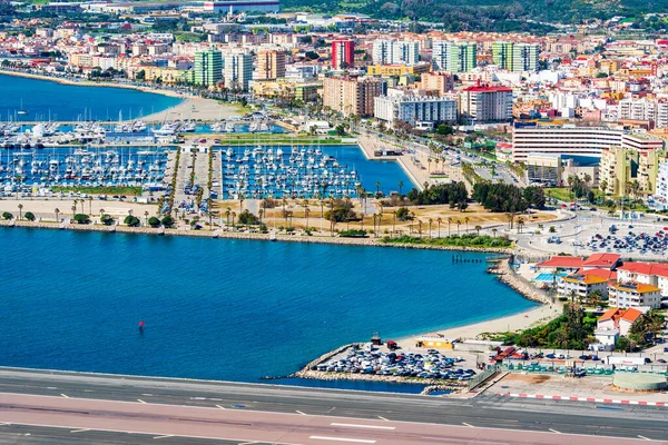 Gibraltar Havaalanı Kaçağı Yukarı Kaya Dan Linea Conception Kasabasının Manzarası — Stok fotoğraf