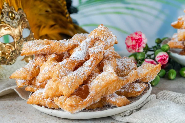 Fritos Tradicionais Carnaval Italianos Polvilhados Com Açúcar Confeiteiro Frappe Chiacchiere — Fotografia de Stock