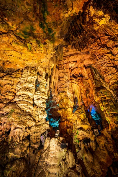 Formations Rocheuses Souterraines Naturelles Éclairées Intérieur Grotte Michaels Gibraltar Royaume — Photo