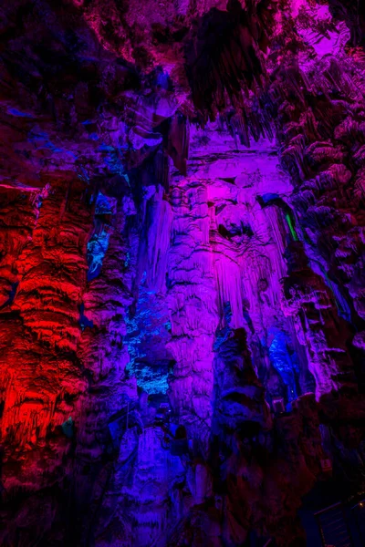 Φωτισμένοι Φυσικοί Υπόγειοι Σχηματισμοί Πετρωμάτων Μέσα Στο Σπήλαιο Michaels Στο — Φωτογραφία Αρχείου