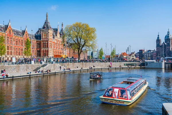 Amsterdam Holanda Abril 2023 Los Turistas Disfrutan Viaje Barco Largo — Foto de Stock