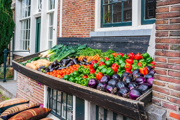 Zelenina Vystavená Před Obchodem Amsterdamu Holandsko — Stock fotografie