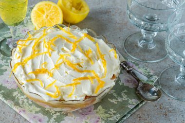 Limoncello likörlü limonata.