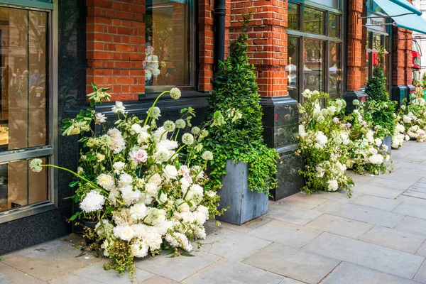 2023年5月24日 英国伦敦 在一年一度的花卉艺术展览中 切尔西精彩的花卉展览改变了切尔西的街道 展示了令人叹为观止的鲜花 — 图库照片
