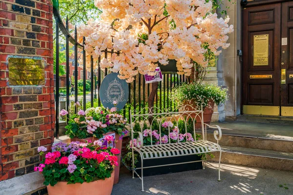 2023 블룸에서 열리는 첼시의 전시회 꽃으로 숨막힐 전시품으로 첼시의 거리를 — 스톡 사진