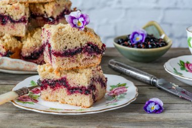 Frenk üzümü tepsisi - yaz meyveli kek