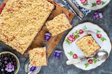 Frenk üzümü tepsisi - yaz meyveli kek