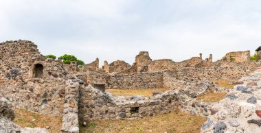 Pompei, İtalya - 20 EYLÜL, Vezüv Dağı 'nın 79 yılındaki patlaması ile gömülmüş antik bir şehir. Pompei harabeleri UNESCO Dünya Mirası Alanlarının bir parçası.