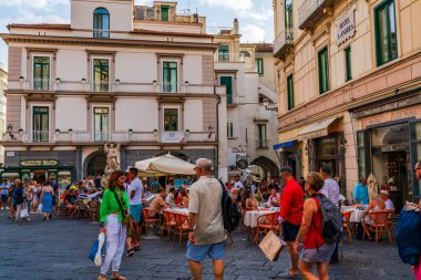 AMALFI, İtalya - 21 Eylül 2023, Campania, İtalya 'nın güneybatı kıyısında yer alan bir şehirdir. Amalfi kıyıları Avrupa 'nın en popüler seyahat ve tatil beldesidir.