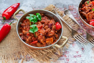 Quorn kıymalı vejetaryen chili con carne.