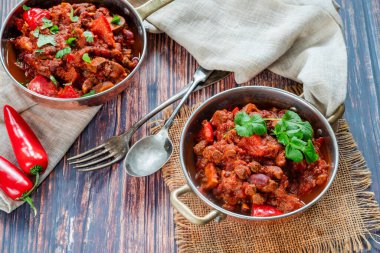 Quorn kıymalı vejetaryen chili con carne.
