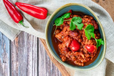 Quorn kıymalı vejetaryen chili con carne.