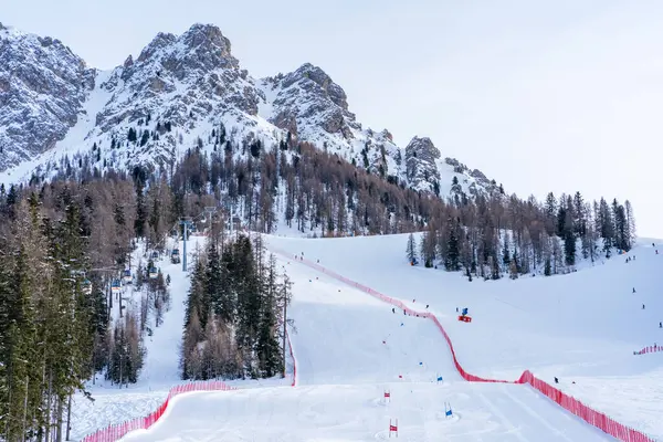 Kronplatz Italy 2024年1月21日 滑雪者和滑雪者在意大利最受欢迎的冬季运动目的地Kronplatz山顶上 — 图库照片