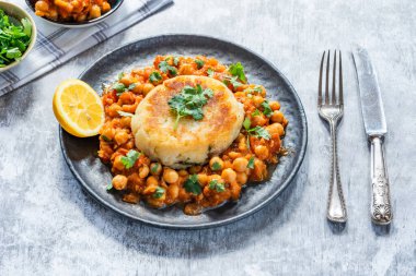 Nohut körili vejetaryen patates keki.