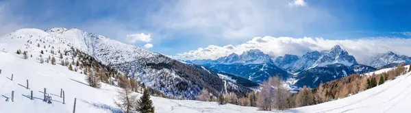Vedere Panoramică Largă Peisajului Iarnă Dolomiți Acoperiți Zăpadă Kronplatz Italia — Fotografie, imagine de stoc
