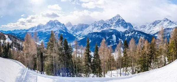 Breed Panoramisch Uitzicht Het Winterlandschap Met Besneeuwde Dolomieten Kronplatz Italië Stockafbeelding